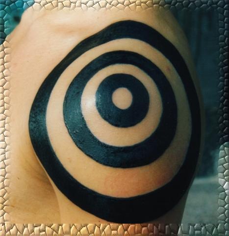 Amazing Big Spiral Circle Tattoo On Left Shoulder