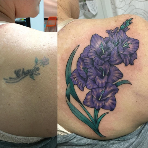 Awesome Gladiolus Flowers Tattoo On Right Back Shoulder
