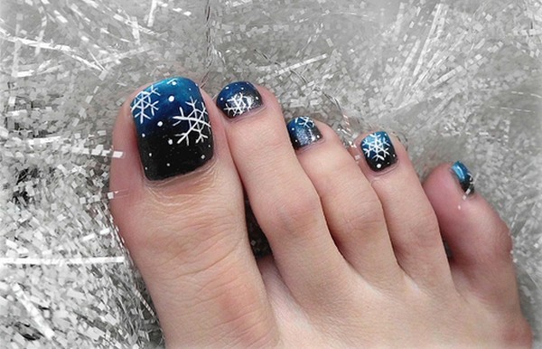 Black And Blue Gradient With White White Snowflakes Design Toe Nail Art