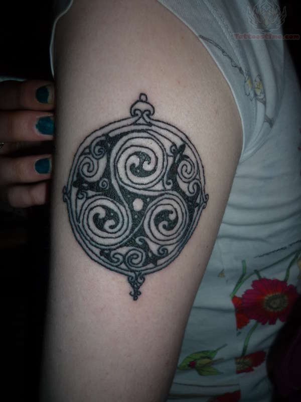 Celtic Spiral In Circle Tattoo On Shoulder