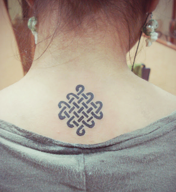 Cool Endless Knot Tattoo On Upper Back For Female