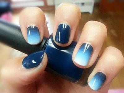 Light Blue To Dark Blue Gradient Nail Art