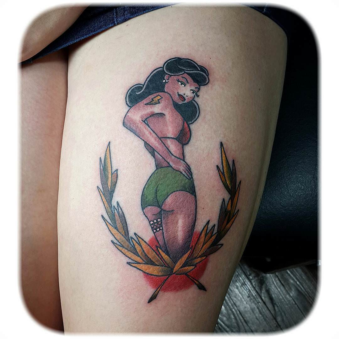 Nice Pin Up Girl Traditional Tattoo On Girl Thigh