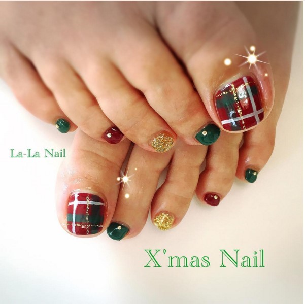 Plaids Design Christmas Nail Art Idea For Toe Nails