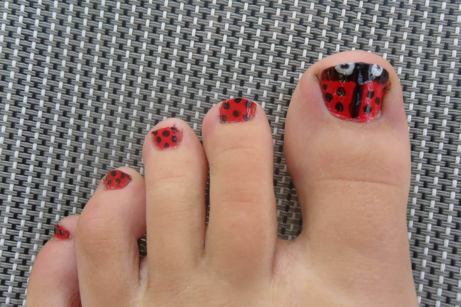 Red And Black Ladybird Nail Art For Toe