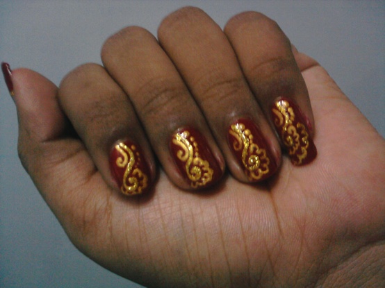 Red And Gold Swirls Design Nail Art Idea