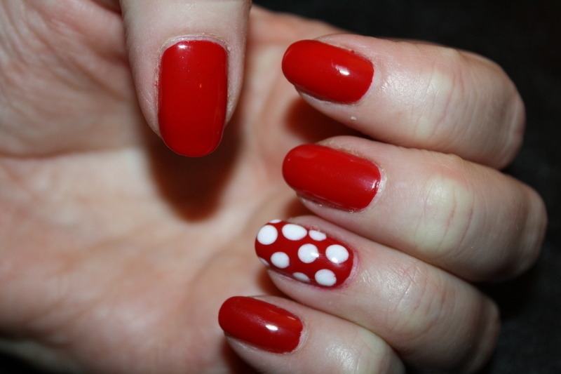Red And White Polka Dots Accent Nail Art