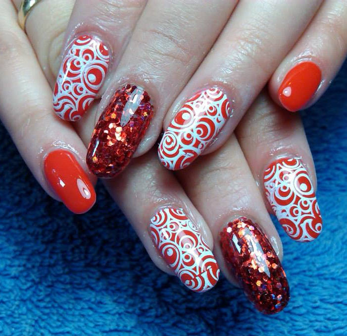 Red And White Spirals Design Nail Art