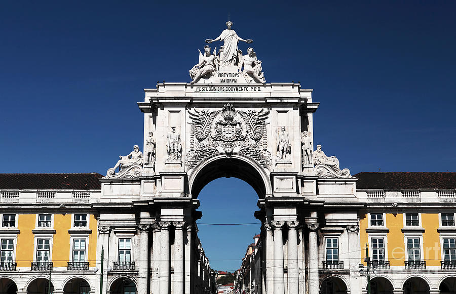 Beautiful Architectural Work On The Rua Augusta Arch