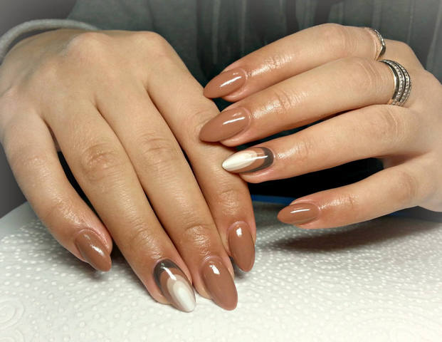 Brown And Beige Nail Art