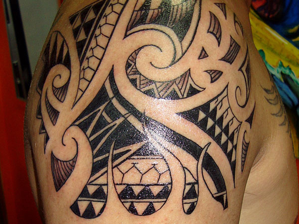 Cool Traditional Filipino Tattoo On Right Shoulder