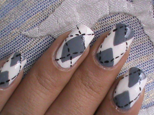 Gray And White Triangles Design Nail Art