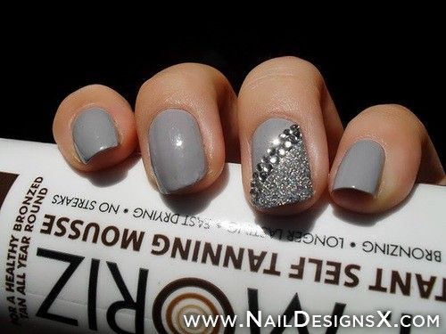 Gray Glitter With Rhinestones Design Nail Art
