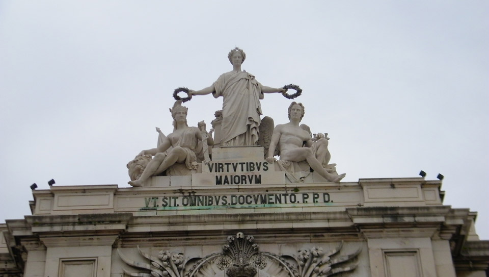 Historical Figure Statues On The Rua Augusta Arch