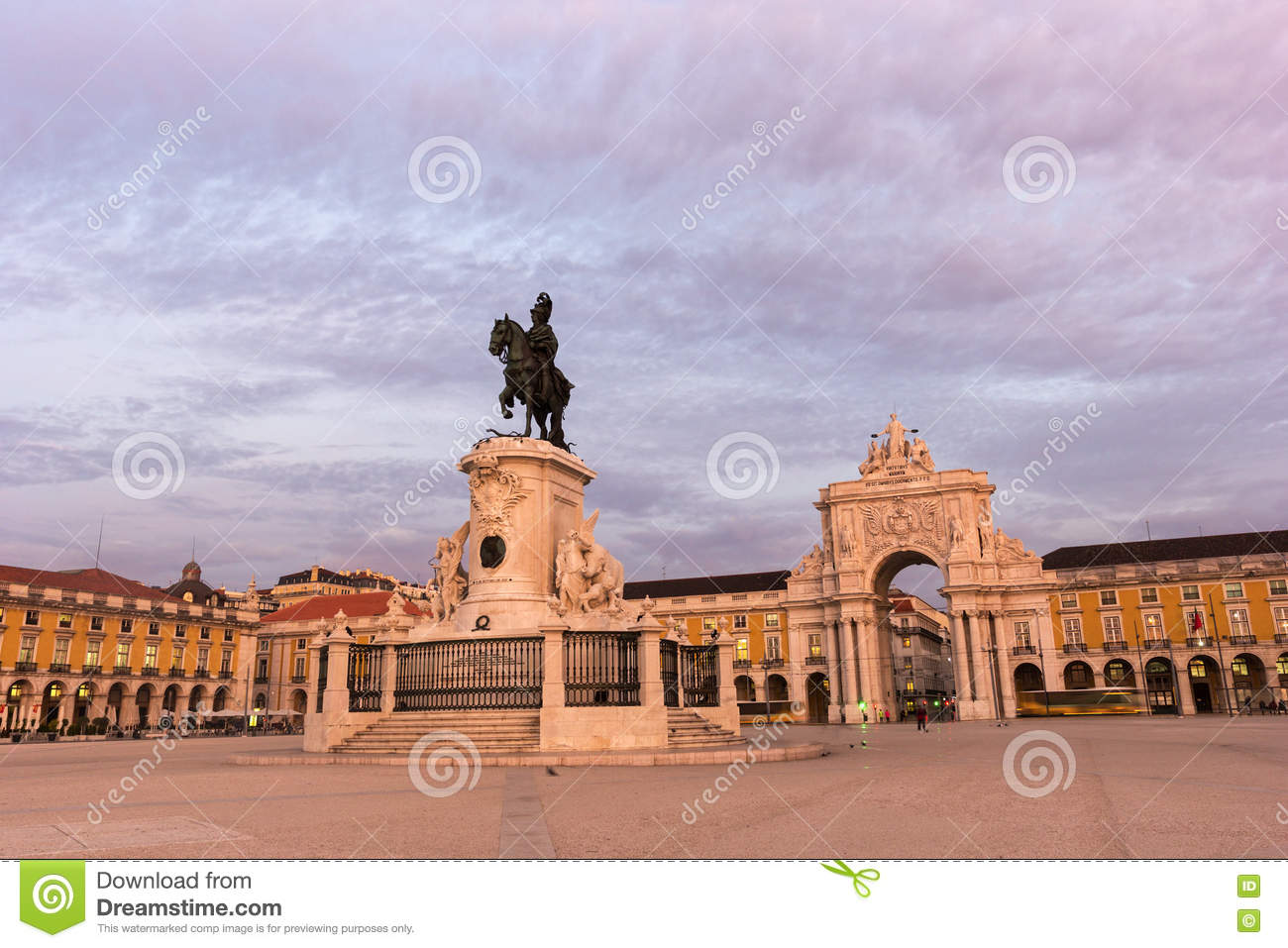 King Jose I Statue And Rua Augusta Arch View During Sunset