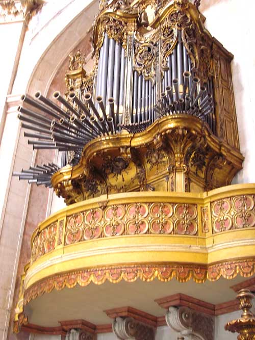 Organ Inside Panteao Nacional