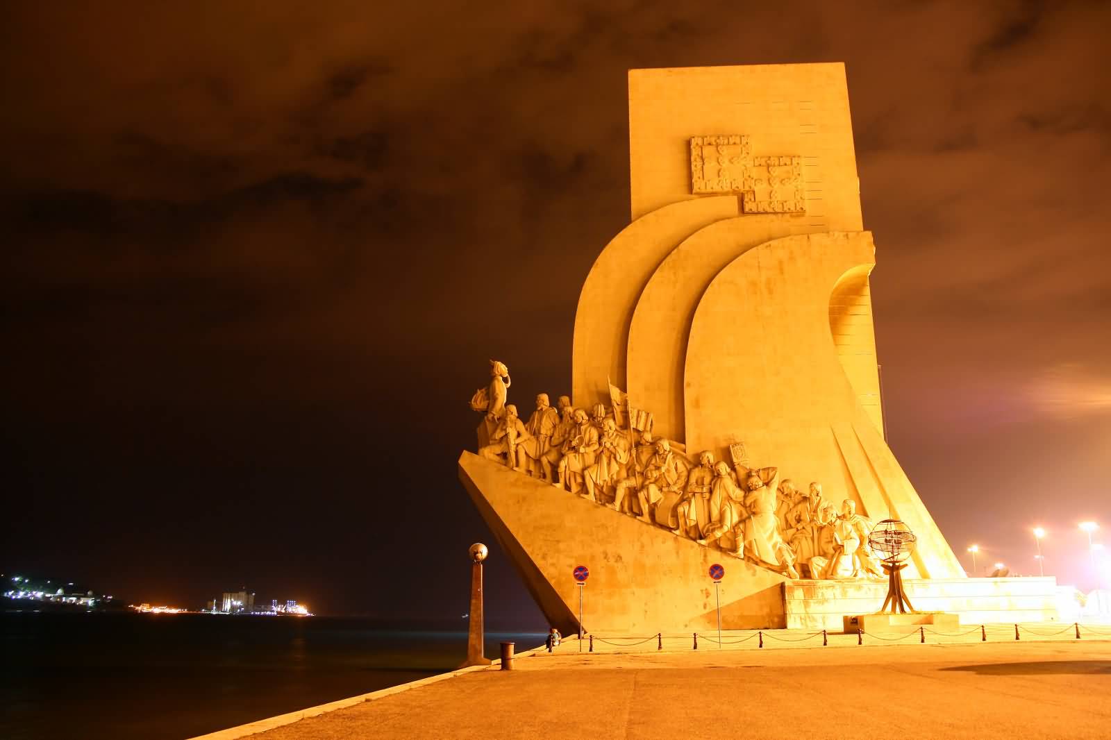 Padrao dos Descobrimentos Looks Adorable With Night Lights