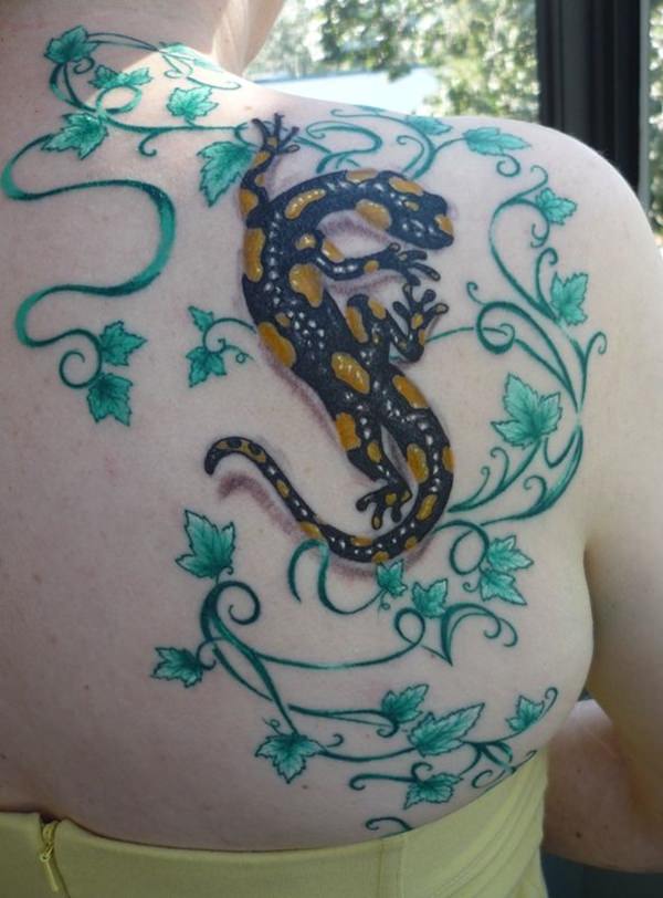 Realistic Fire Salamander Tattoo On Right Back Shoulder
