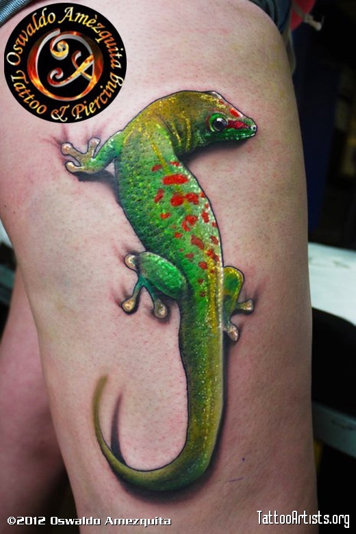 Realistic Salamander Tattoo On Right Thigh