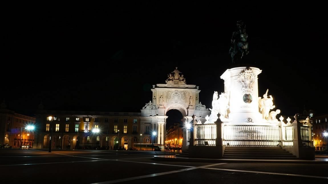 Rua Augusta Arch And King Jose I Statue At Night