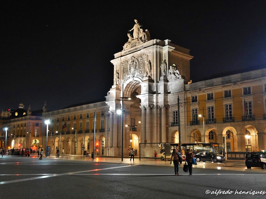Side Picture Of Rua Augusta Arch At Night