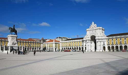 Statue Of King Jose I And Rua Augusta Arch