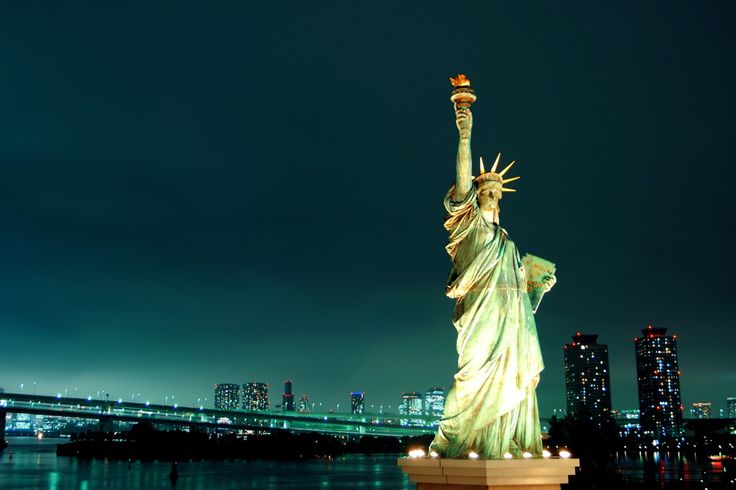 Statue Of Liberty Looks Amazing At Night