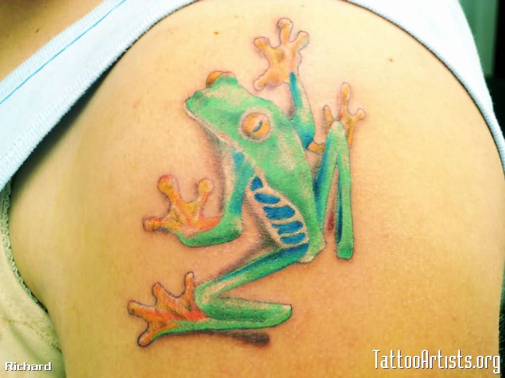 Tree Frog Tattoo On Shoulder For Men