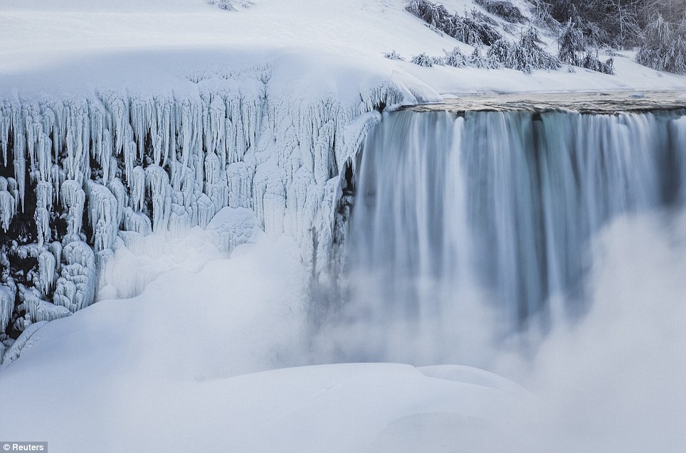 Adorable Frozen View Of Niagara Falls