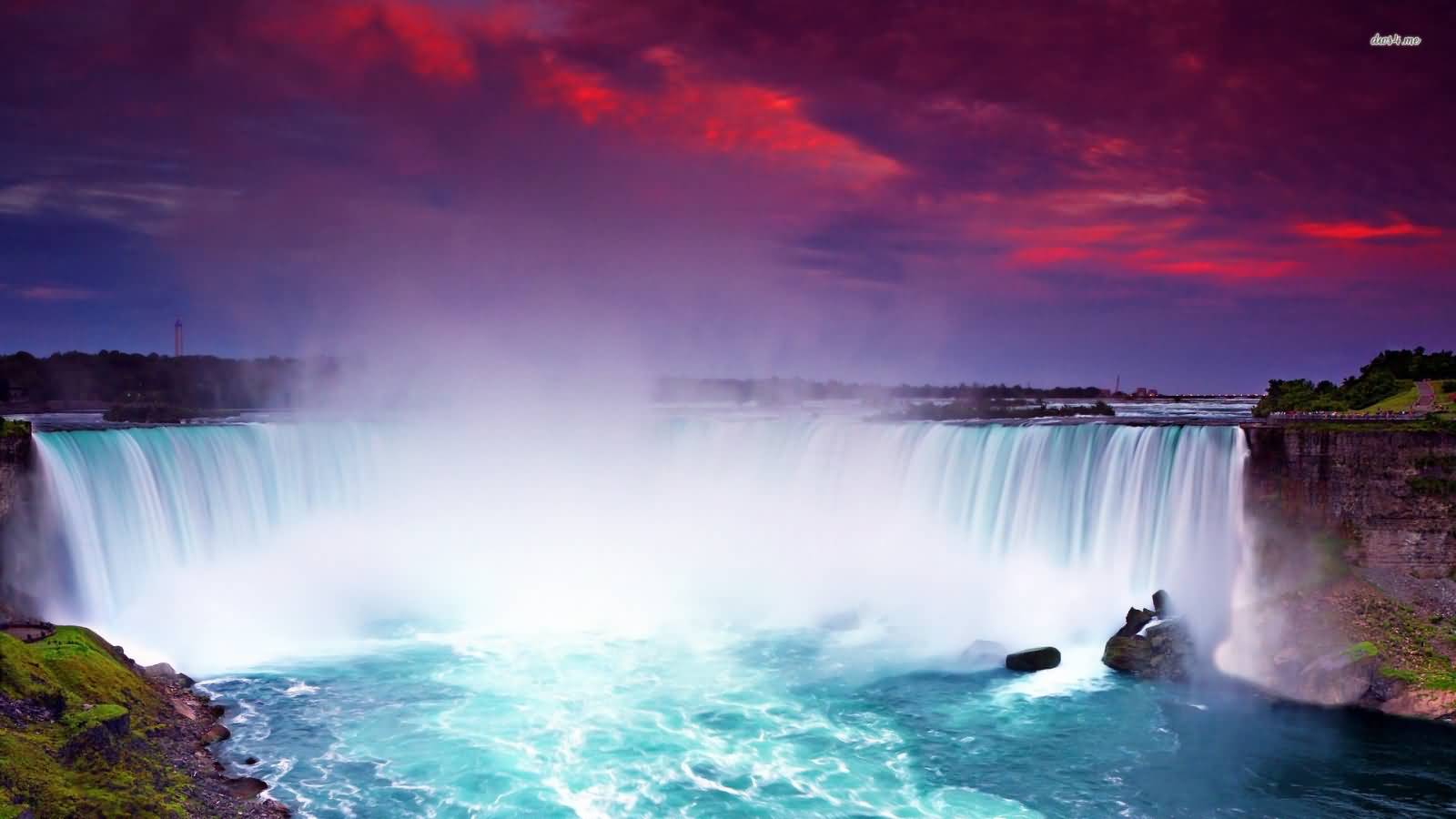 Amazing View At The Niagara Falls