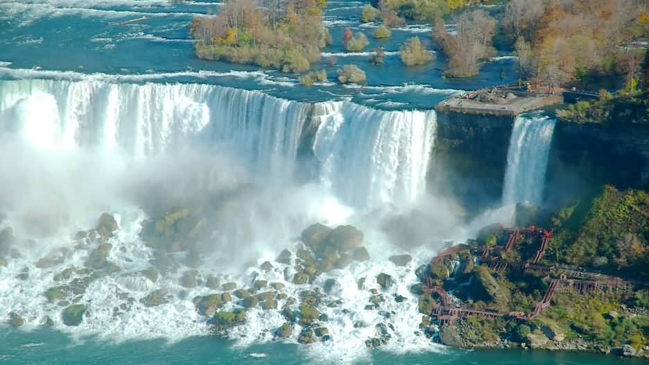 Amazing View Of The Niagara Falls