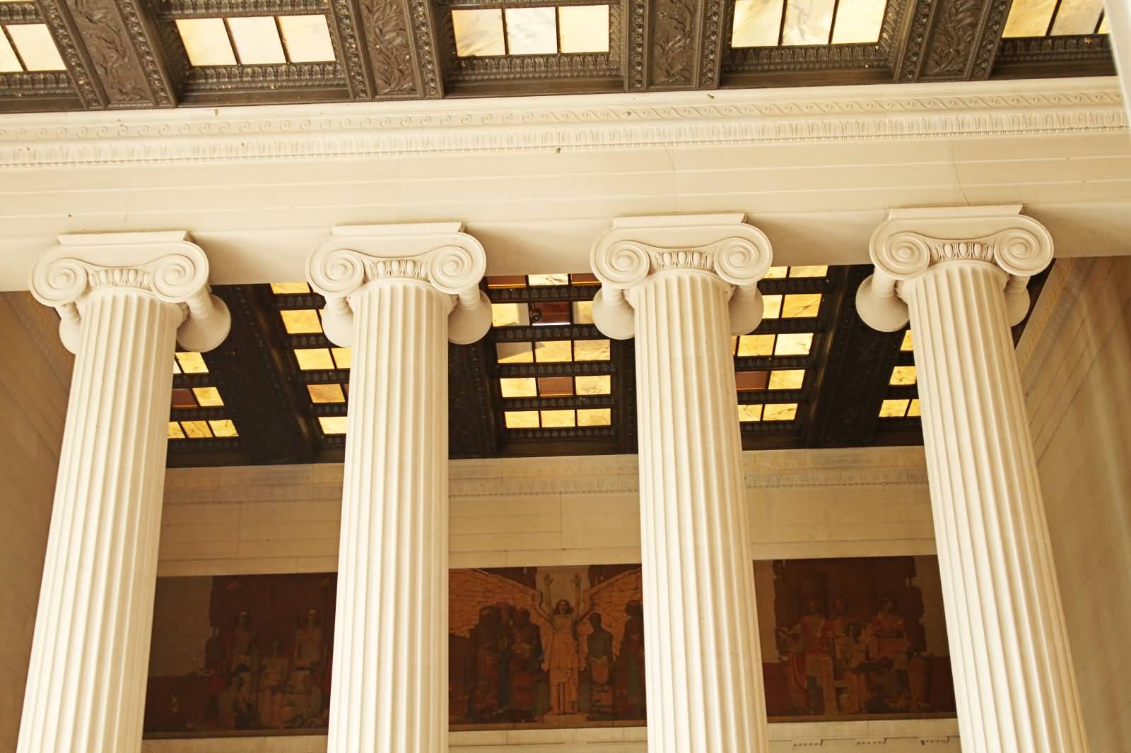 Beautiful Columns Inside The Lincoln Memorial