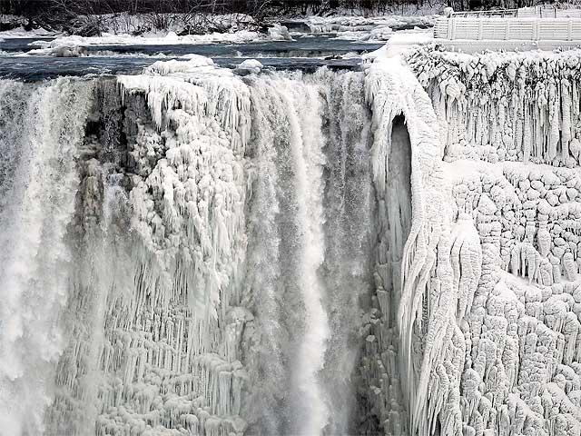 Beautiful Frozen Niagara Falls Image