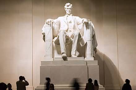 Beautiful Statue Of Abraham Lincoln Inside The Lincoln Memorial