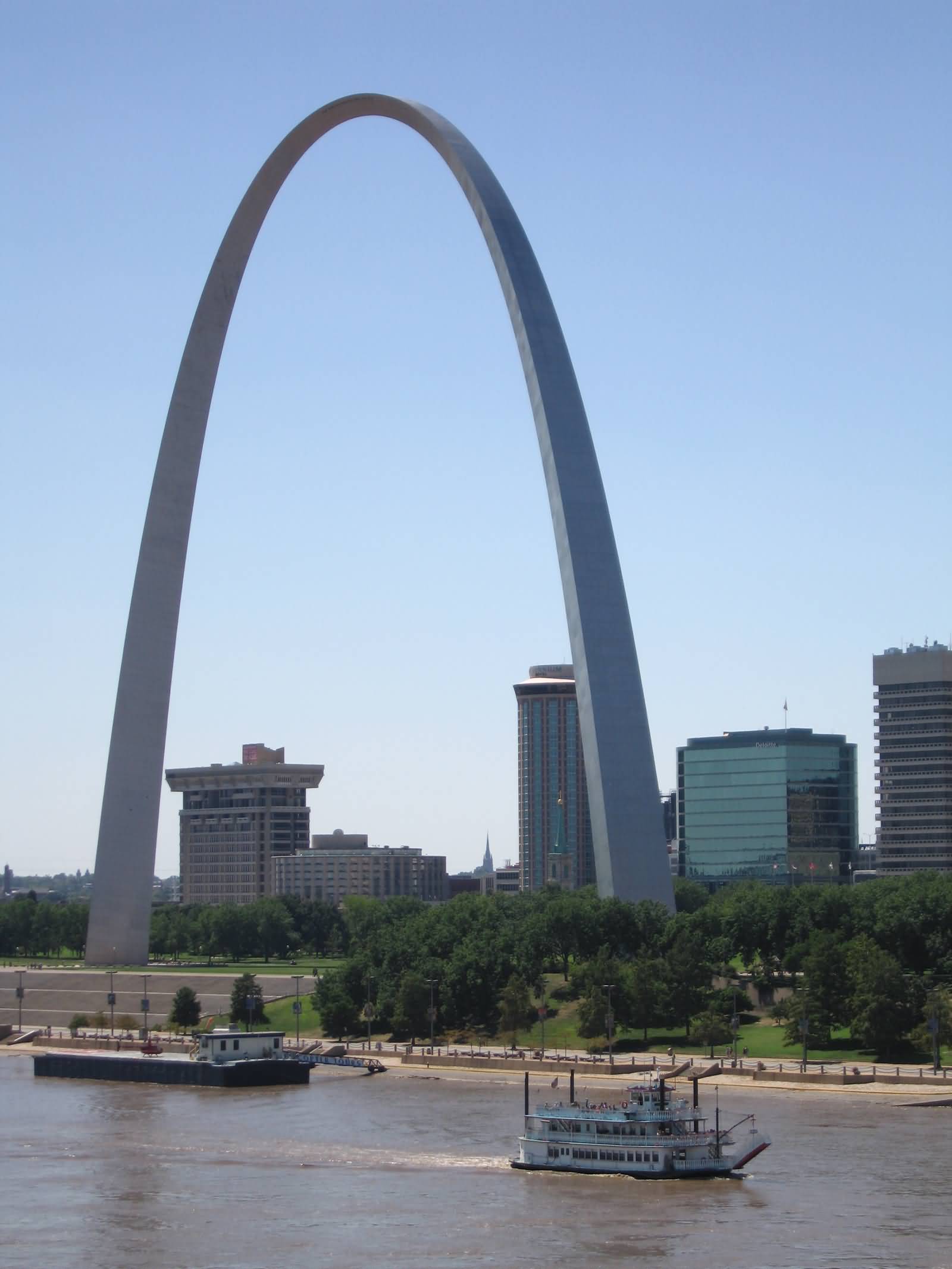 Boats In River And Gateway Arch Picture