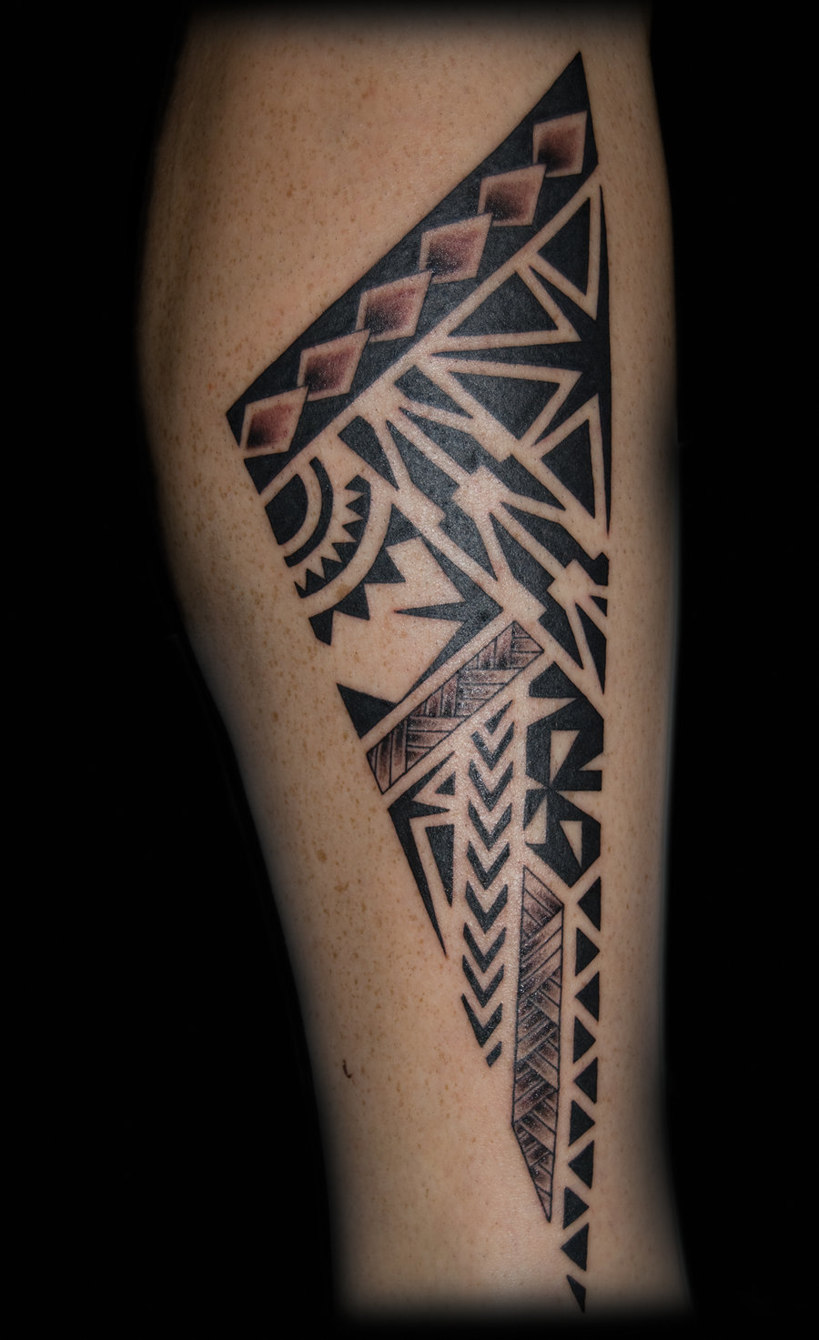 Cool Maori Tribal Tattoo On Leg