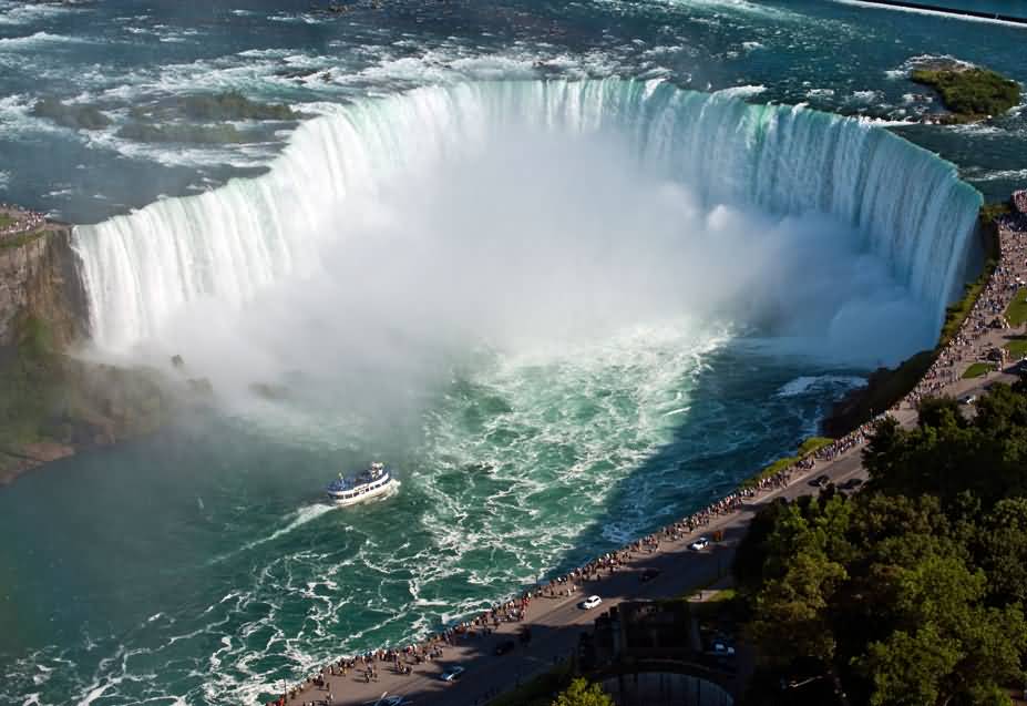 Cruise Inside The Niagara Falls