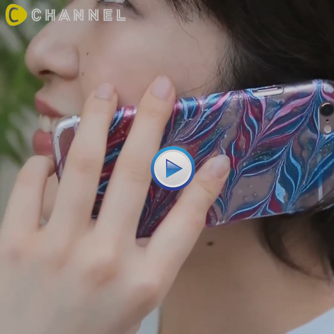 Decorate a phone case with nail polish
