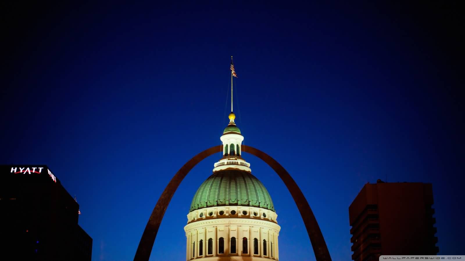 Dome Of The Courthouse And Gateway Arch At Night