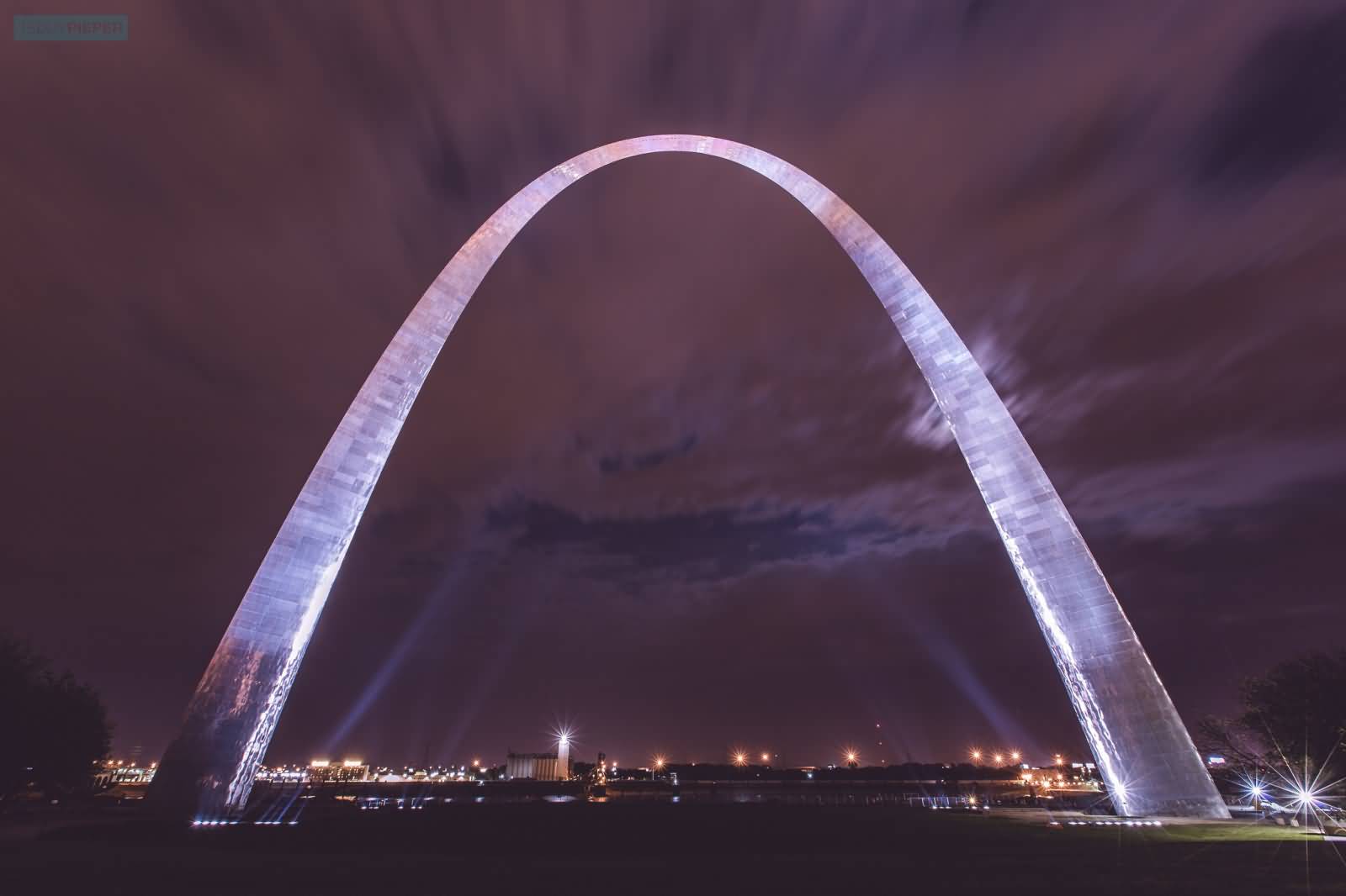 Front View Of The Gateway Arch At Night