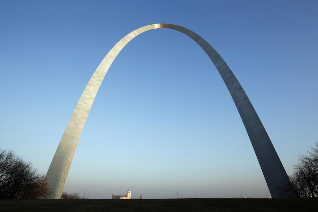 Front View Of The Gateway Arch