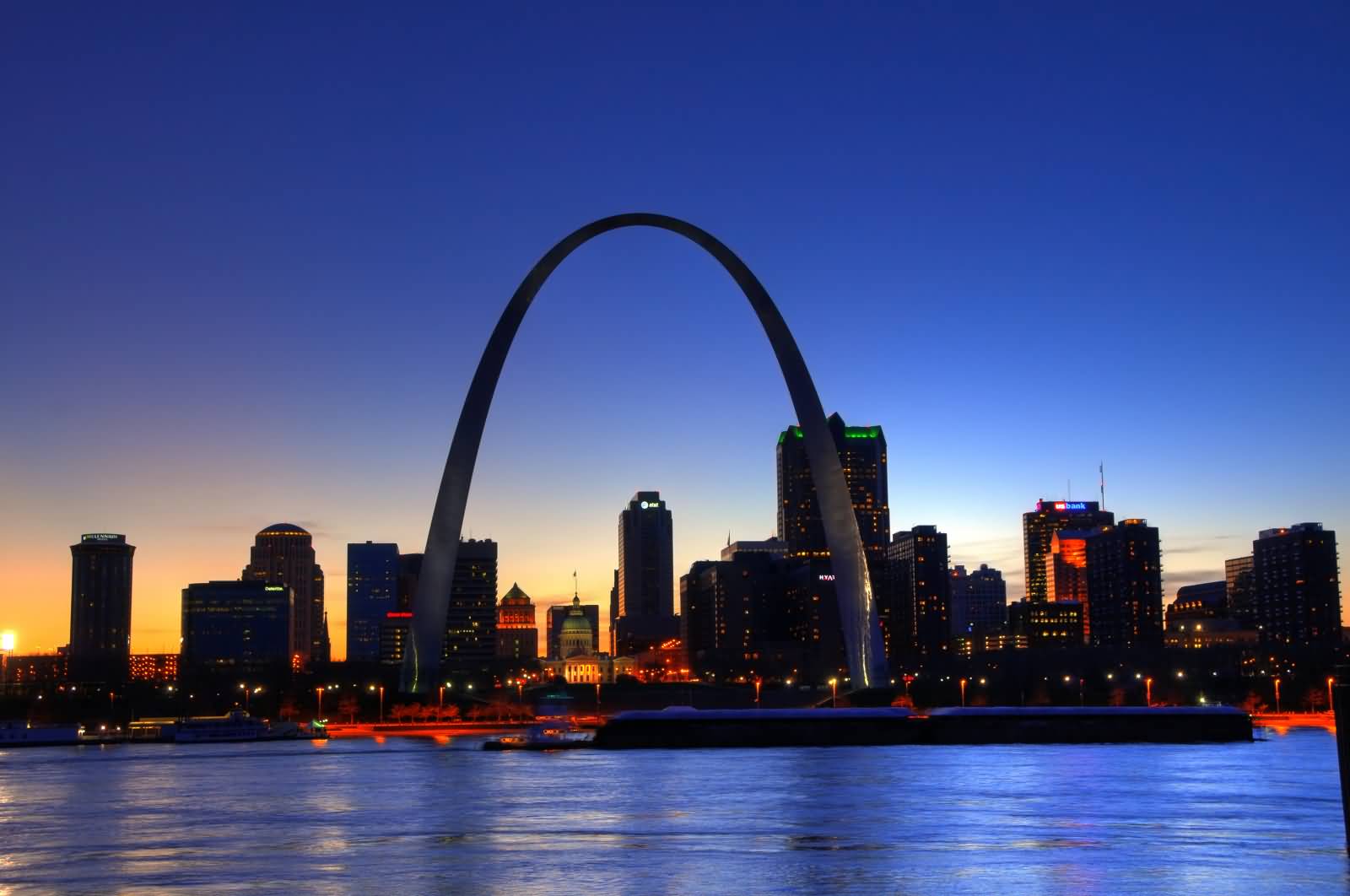 Incredible View Of Gateway Arch During Sunset