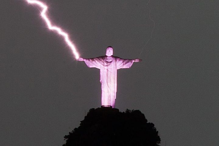 Lightning Strikes At Christ The Redeemer Statue