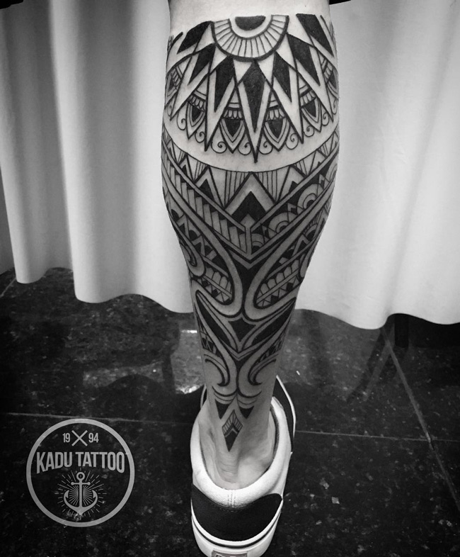 Lovely Maori Tribal Tattoo On Leg