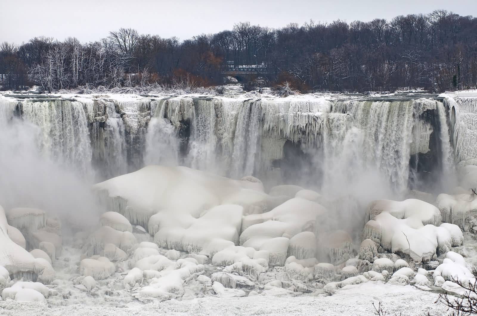 Picture Of The Frozen Niagara Falls