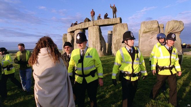 Police Move To Evict Revelers At Stonehenge