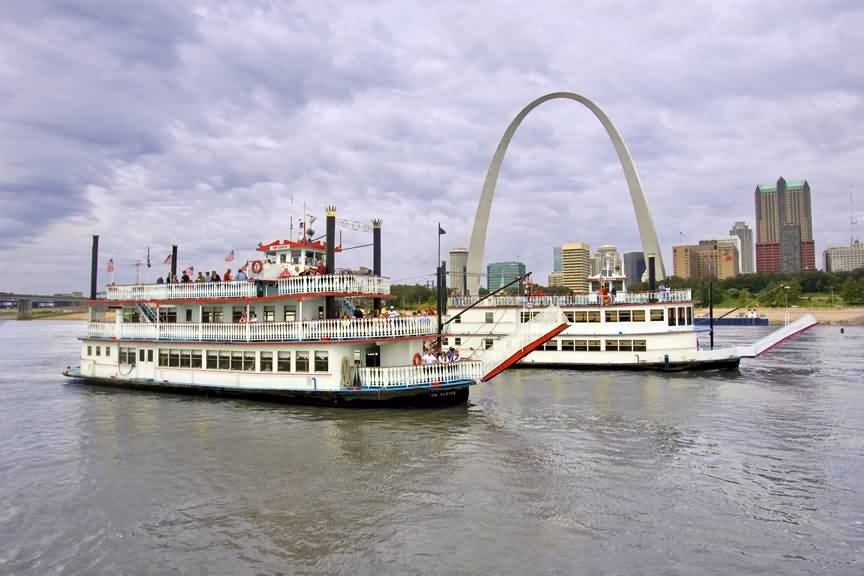 Riverboats In Front Of Gateway Arch