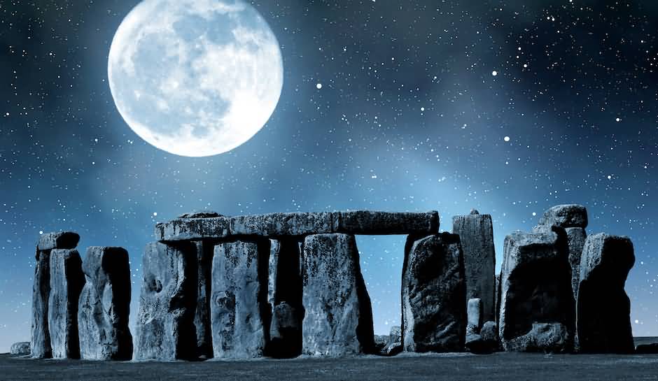 Stonehenge Monument Looks Adorable With Full Moon View