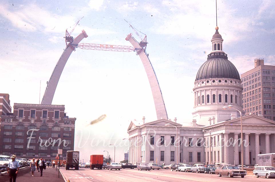 The Gateway Arch During Last Phase Of Construction