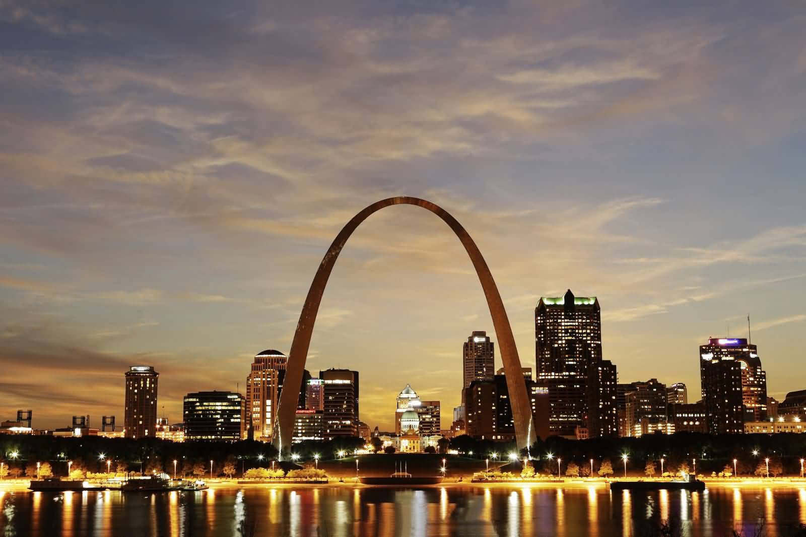 The Gateway Arch Looks Amazing During Sunset